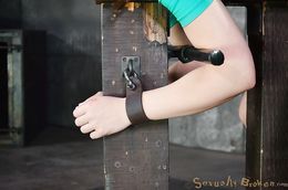 Hardcore threesome action with a submissive white slut