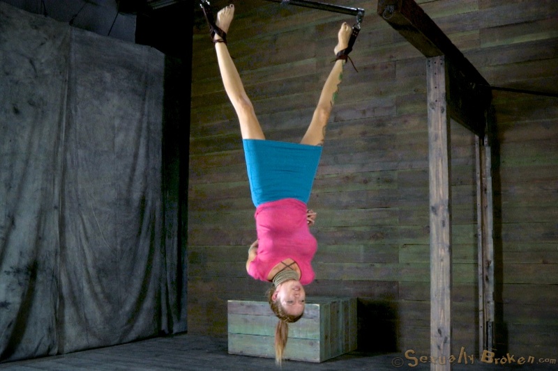 Insane master face-fucks his slave in the air