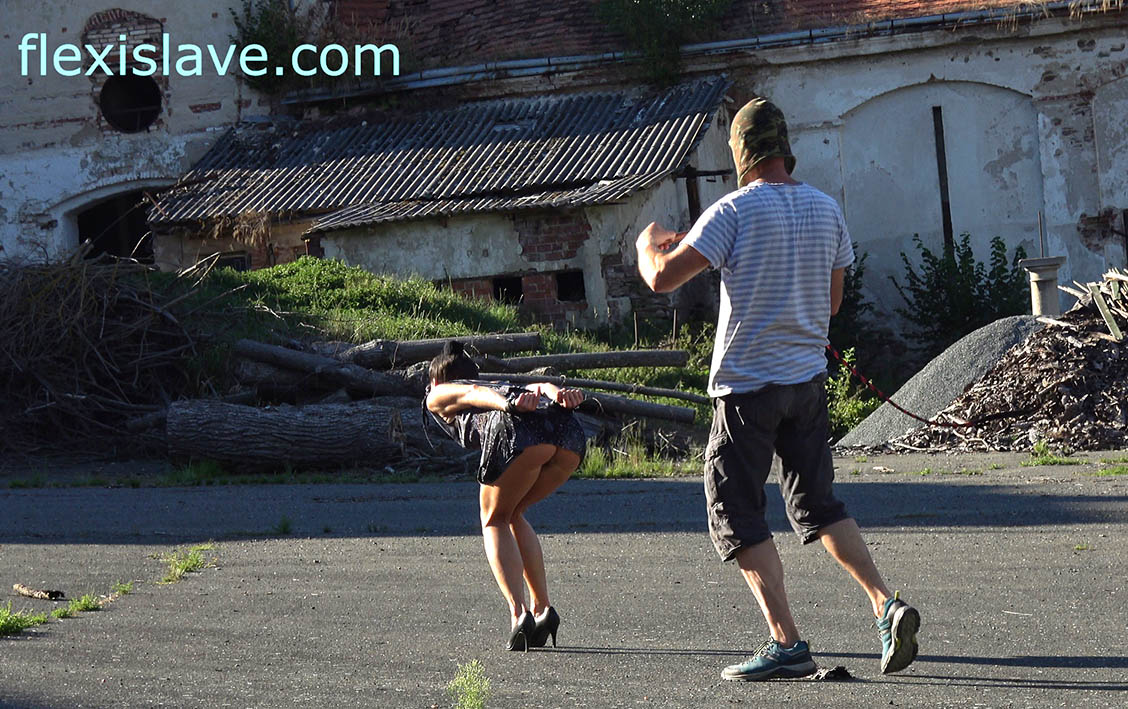 Great in shape fitness milf Alex Zothberg outdoor leg whipping