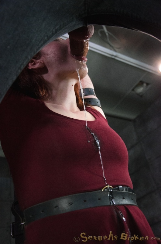 First-class whore passionately blows a massive boner in the basement