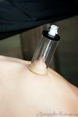 Small-tit brunette swallows a huge boner during fisting action