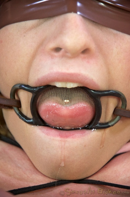 Nerdy hooker with pink cunt screwed in hardcore mode