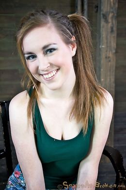 Teen whore sloppy mouth fuck on her knees