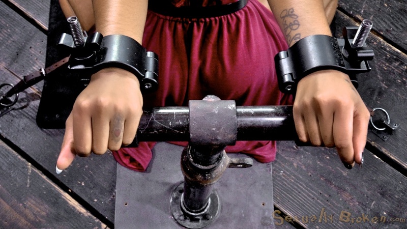 Redhead ebony slut gets her mouth fucked