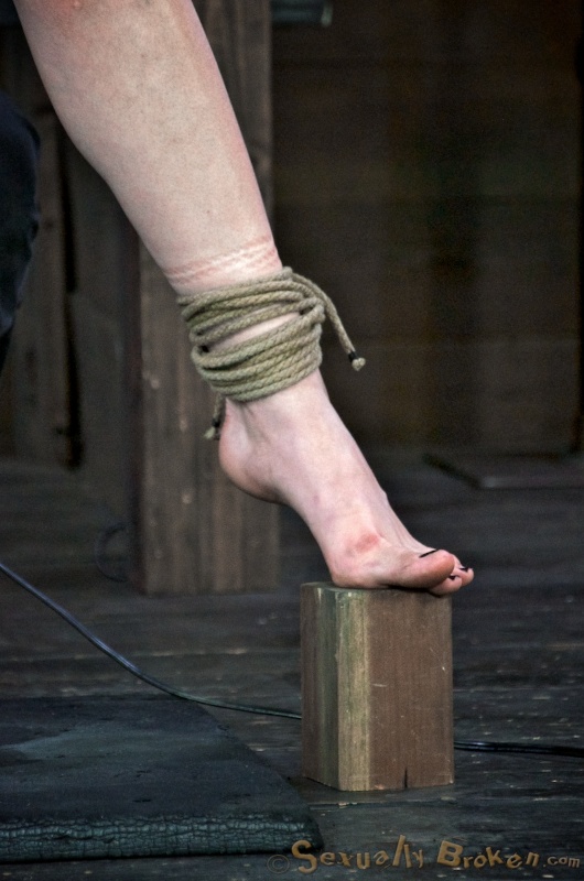 Sub whitey nicely sucks a massive sausage