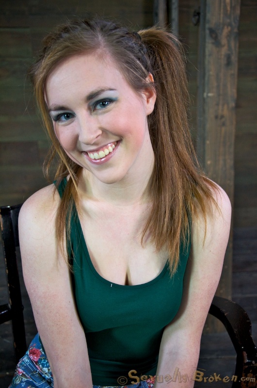 Teen whore sloppy mouth fuck on her knees